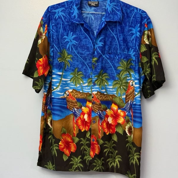 Pacific & Co Men's Blue and Black Tropical Parrot and Palm Tree, Size M