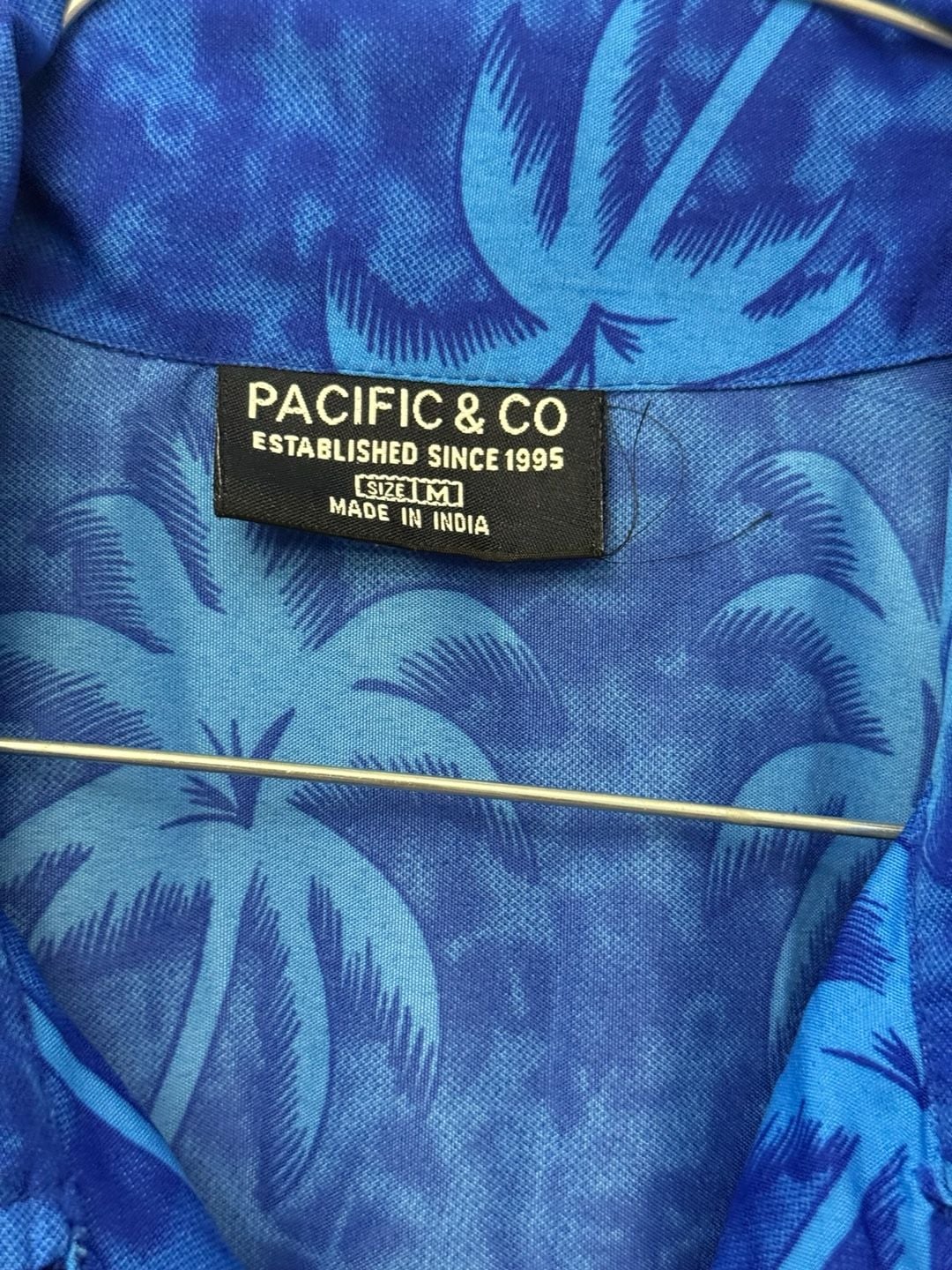 Pacific & Co Men's Blue and Black Tropical Parrot and Palm Tree, Size M 4