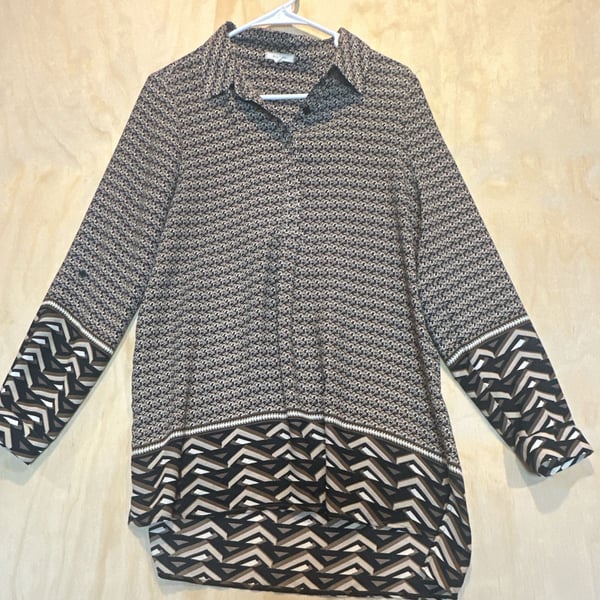 Pleione Geometric Geo Print Long Sleeve Button Down Blouse Shirt Medium