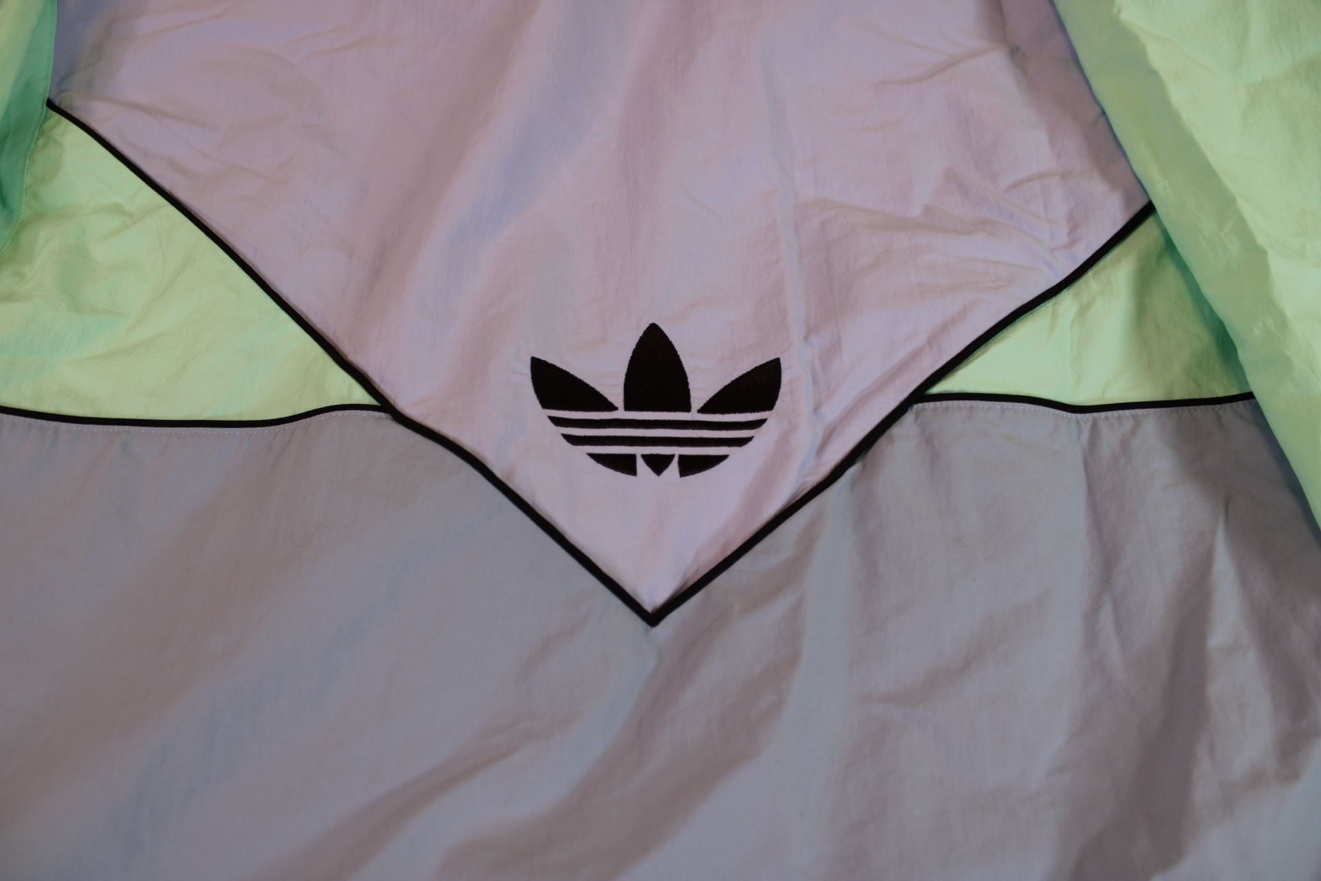 Adidas Originals Adicolor Windbreaker Jacket Ambient Sky Easy Green 10