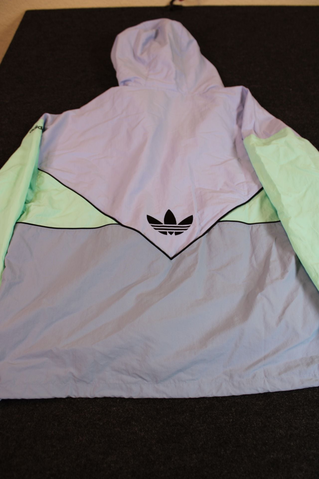 Adidas Originals Adicolor Windbreaker Jacket Ambient Sky Easy Green 11