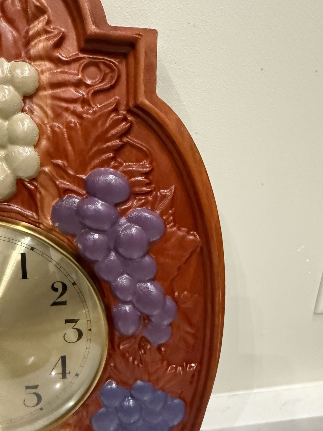 Vintage Hand Crafted Wood Carved Grapevine Quartz Wall Clock 4