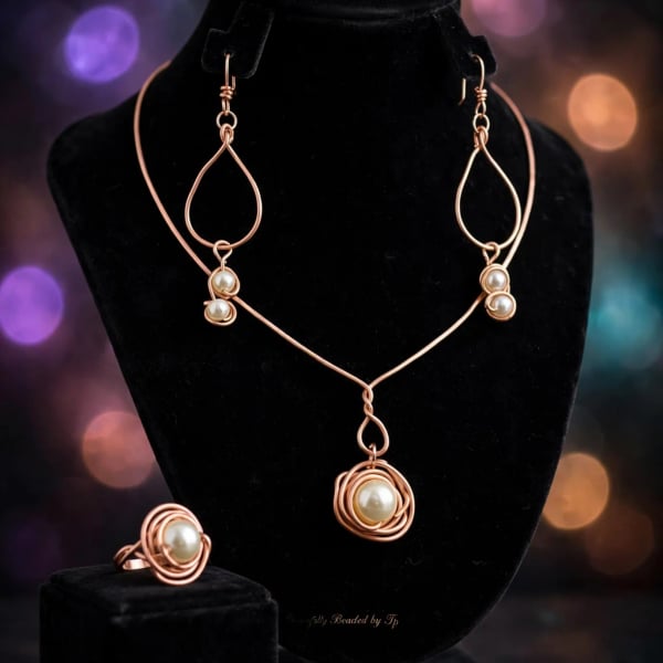 Hammered Copper and Pearls Necklace – ,