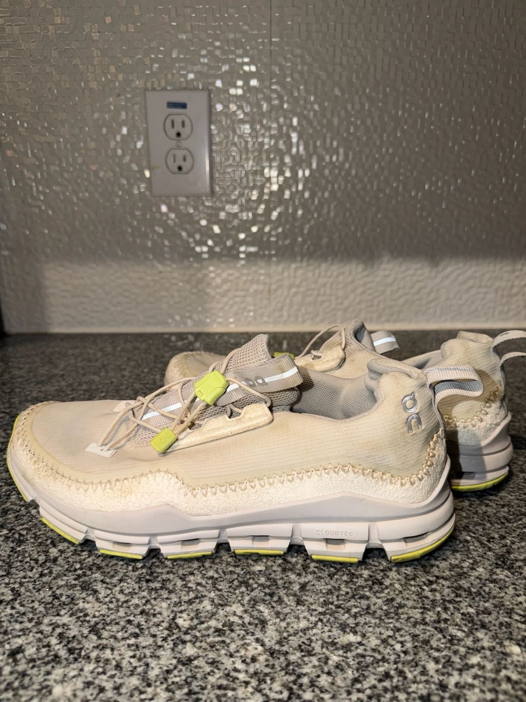 On Running Cloudaway Glacier Grey Ice White Athletic Sneakers Women's US 9 5