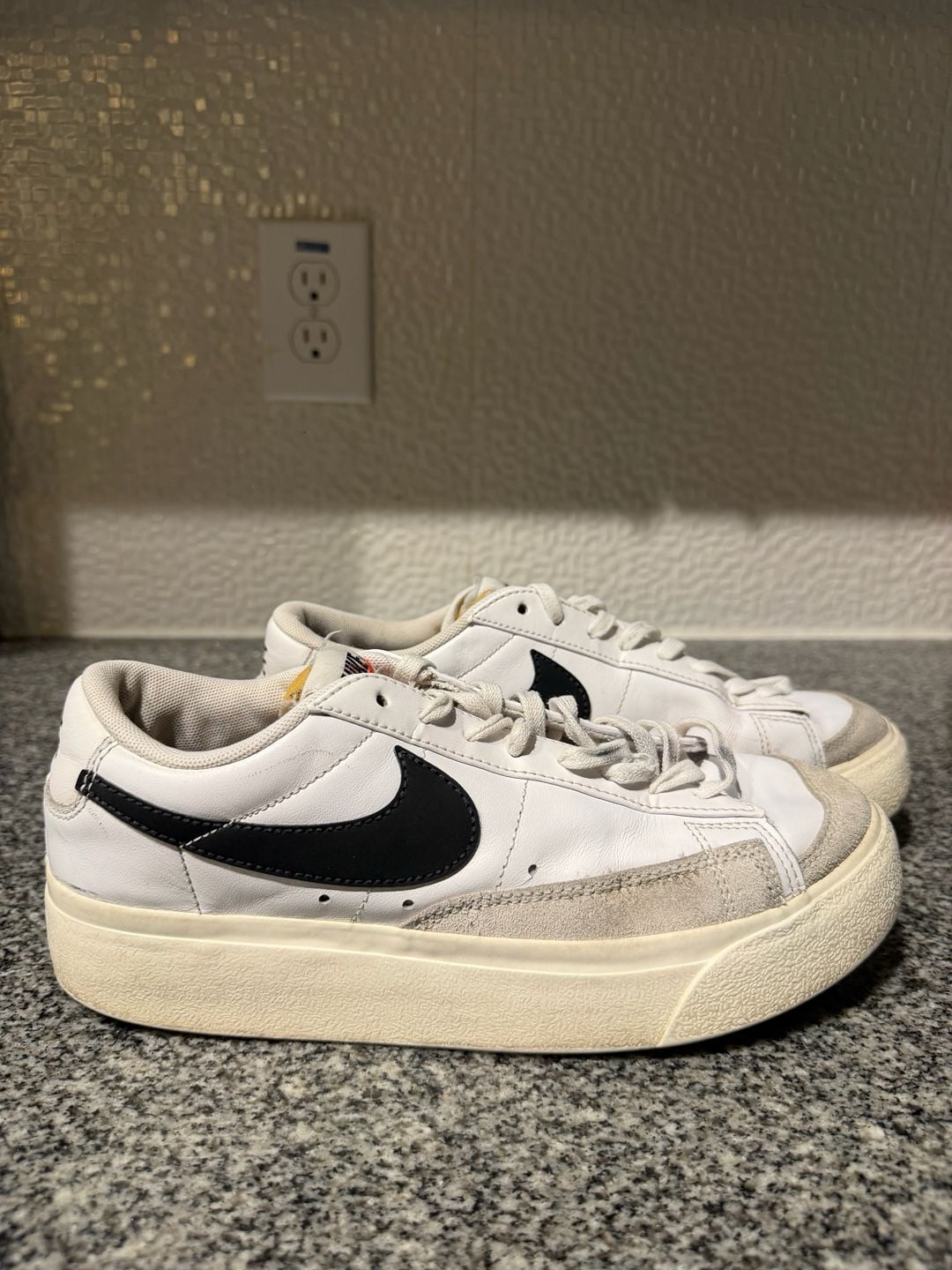 Nike Blazer Low Platform White Black DJ0292-101 Women's Size 8.5 3