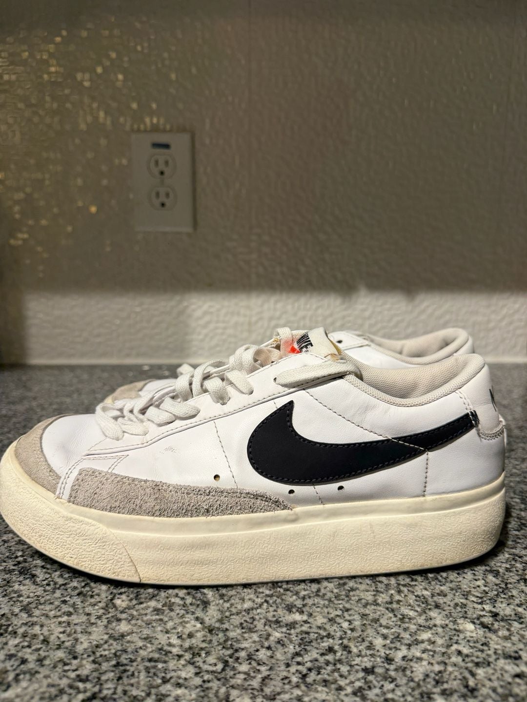 Nike Blazer Low Platform White Black DJ0292-101 Women's Size 8.5 5