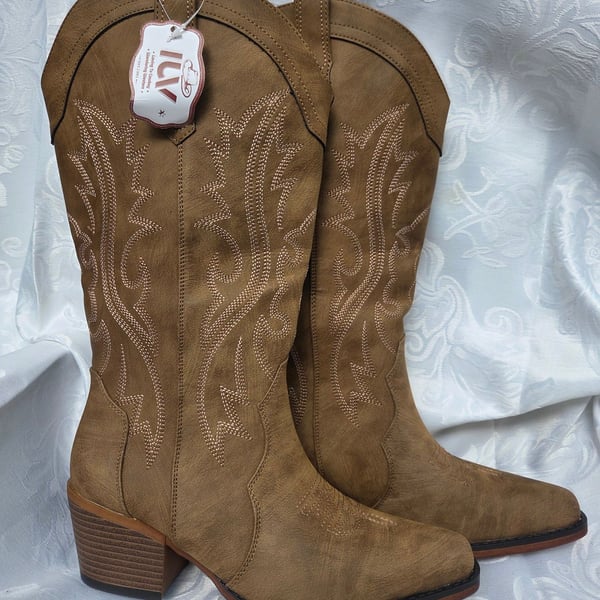 IUV Women's Western Boots in Brown