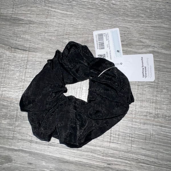 NWT Lululemon Uplifting Scrunchie *Oversized Black