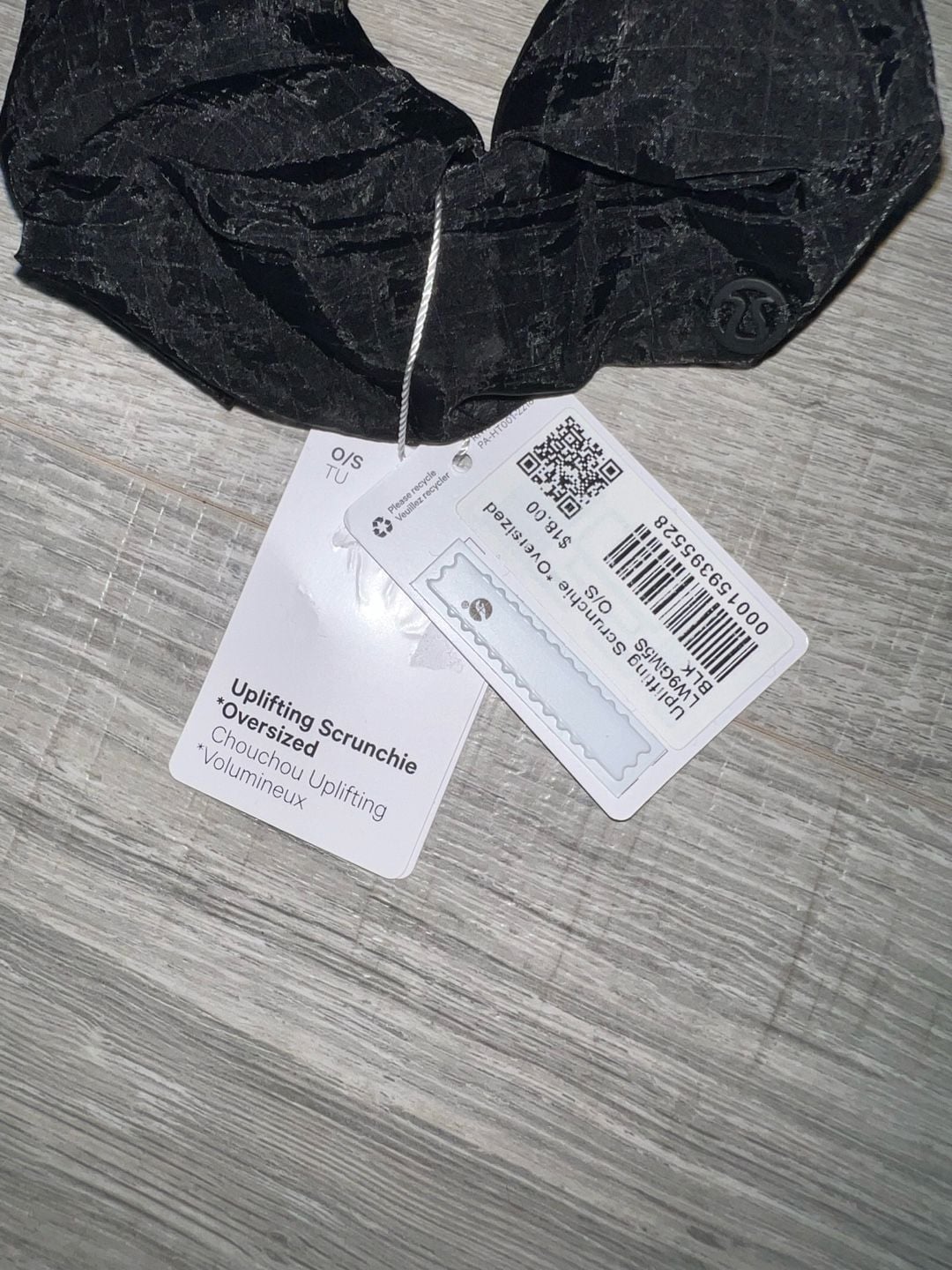 NWT Lululemon Uplifting Scrunchie *Oversized Black 3