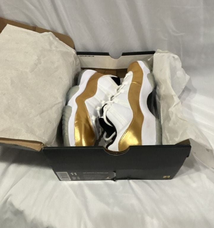 Air Jordan 11 Retro Low Closing Ceremony White Metallic Gold Coin Size 11 2