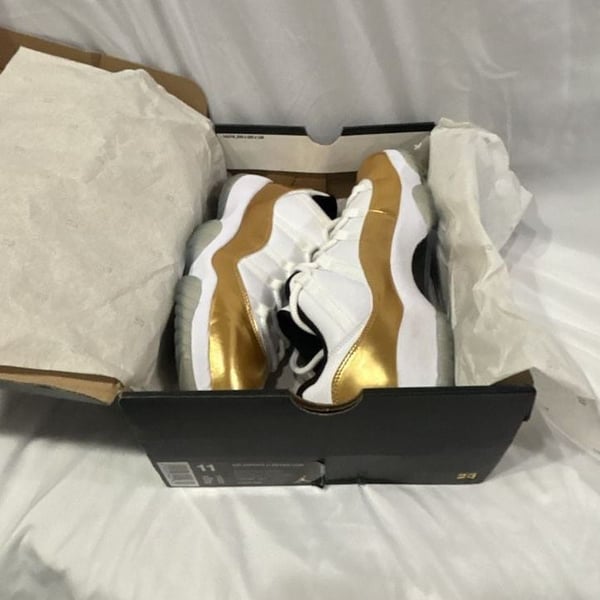 Air Jordan 11 Retro Low Closing Ceremony White Metallic Gold Coin Size 11
