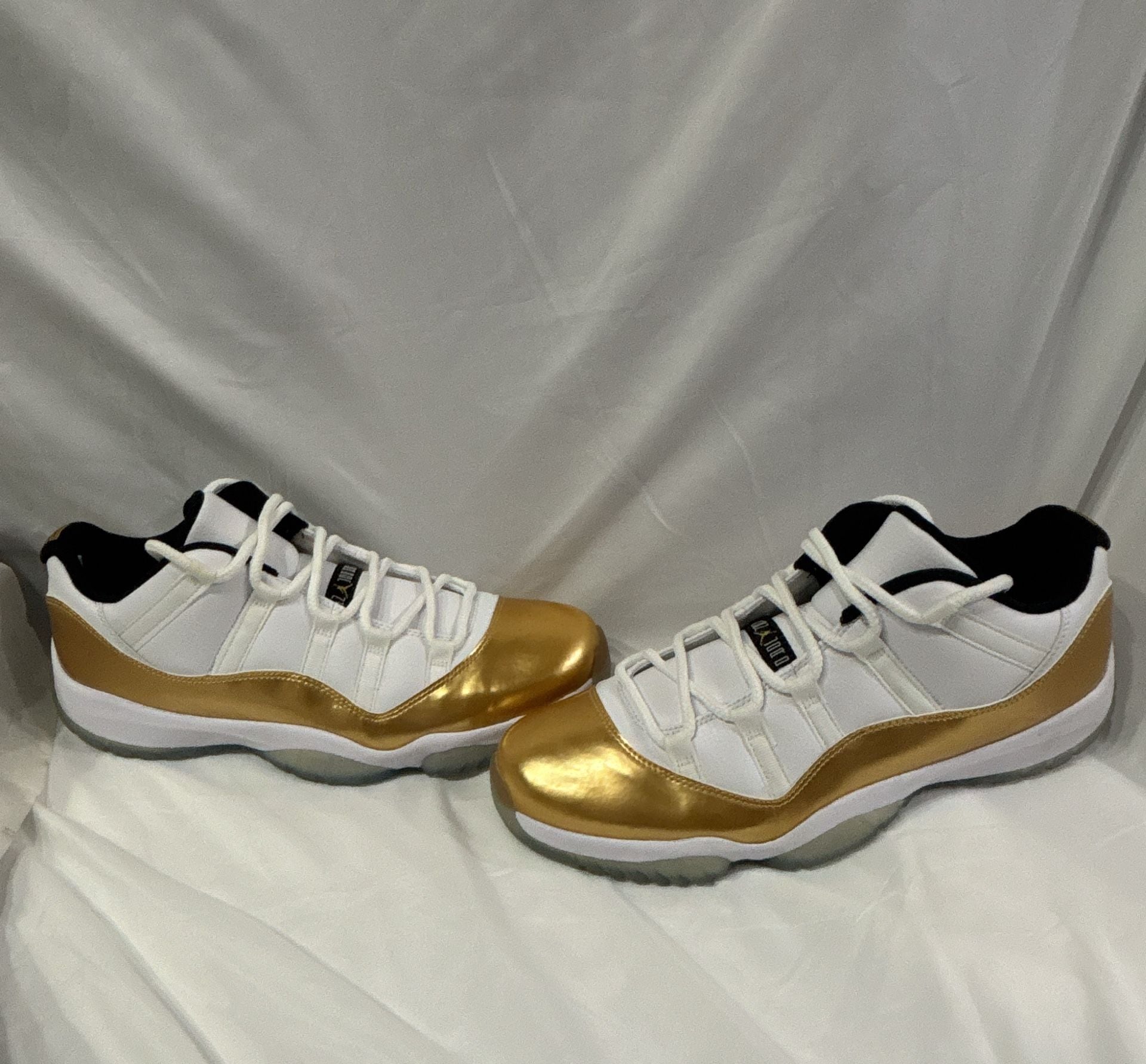 Air Jordan 11 Retro Low Closing Ceremony White Metallic Gold Coin Size 11 5