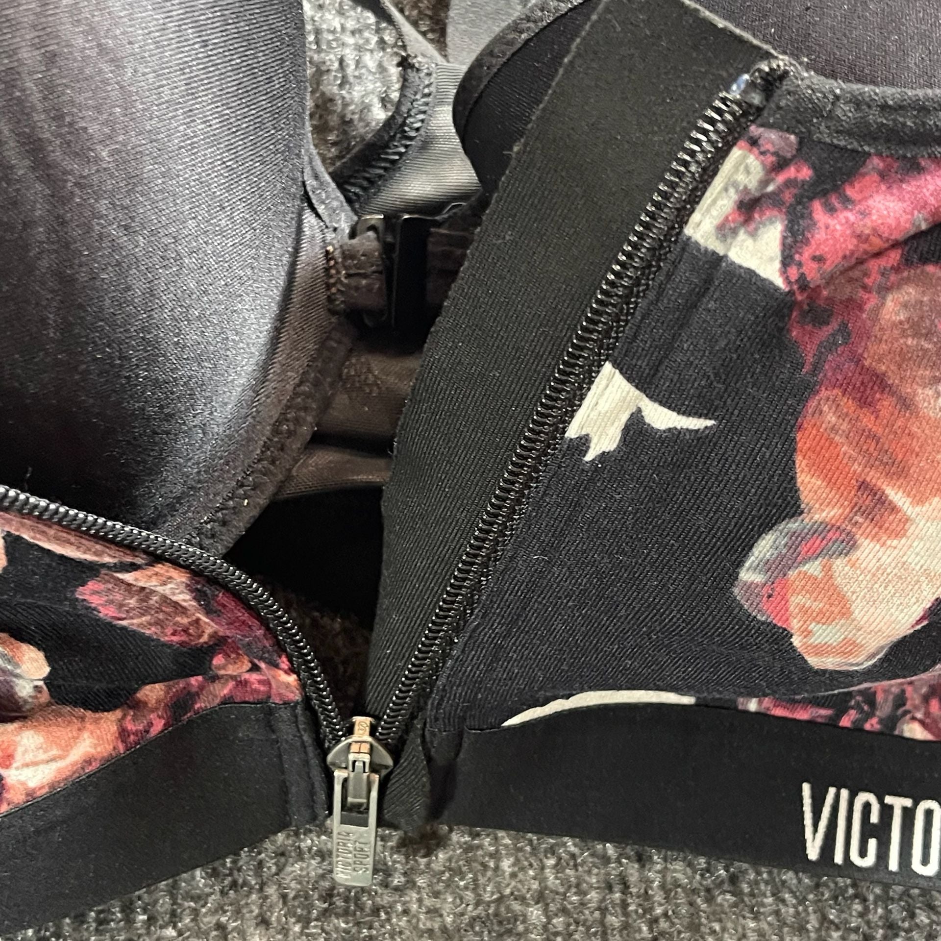 Victoria Sport Knockout Front-Close Floral Print Sports Bra 24B 6