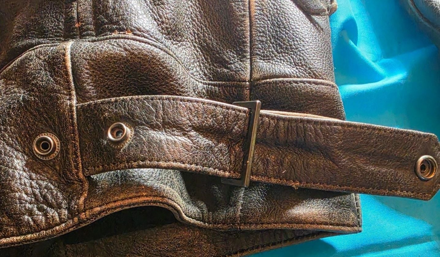 Harley-Davidson Vintage Distressed Brown Leather Motorcycle Jacket with Chest Logo 13
