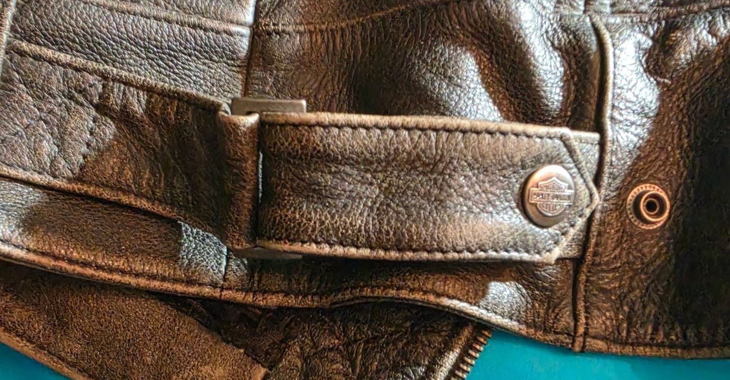 Harley-Davidson Vintage Distressed Brown Leather Motorcycle Jacket with Chest Logo 14