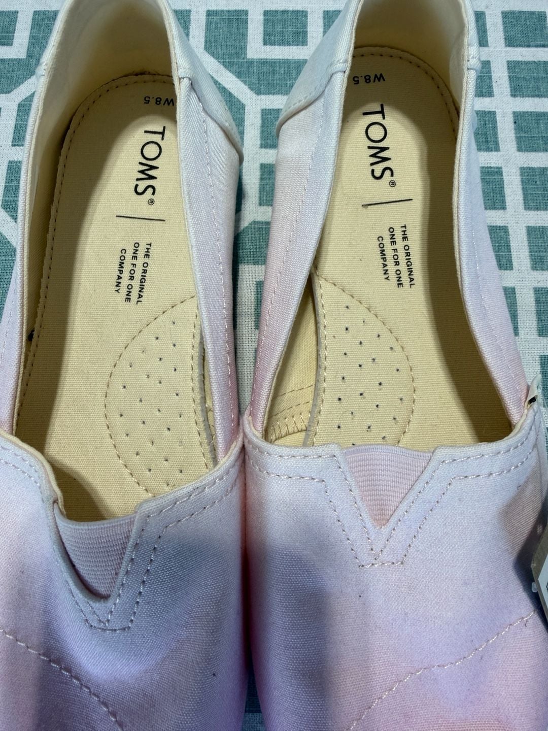 TOMS Women's Belmont Pink/White Ombre Printed Canvas Slip-On Shoes 5