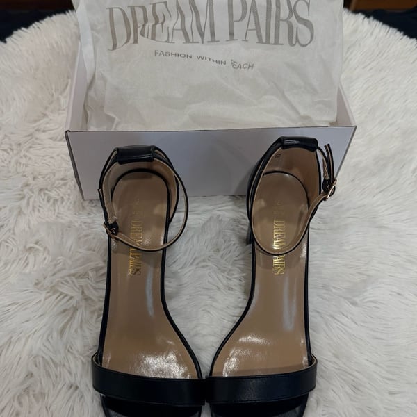 Dream Pairs Women's Black Low-Chunk Heel Ankle Strap Pump Sandals