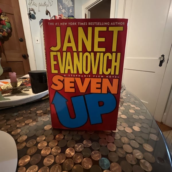 Seven Up: A Stephanie Plum Novel by Janet Evanovich Hardcover