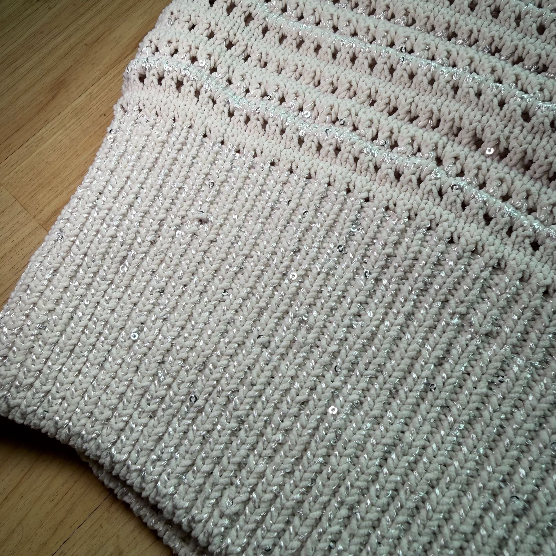 Joie Open Knit Shimmer Sequin Pullover Sweater Vest Beige Size Medium 6