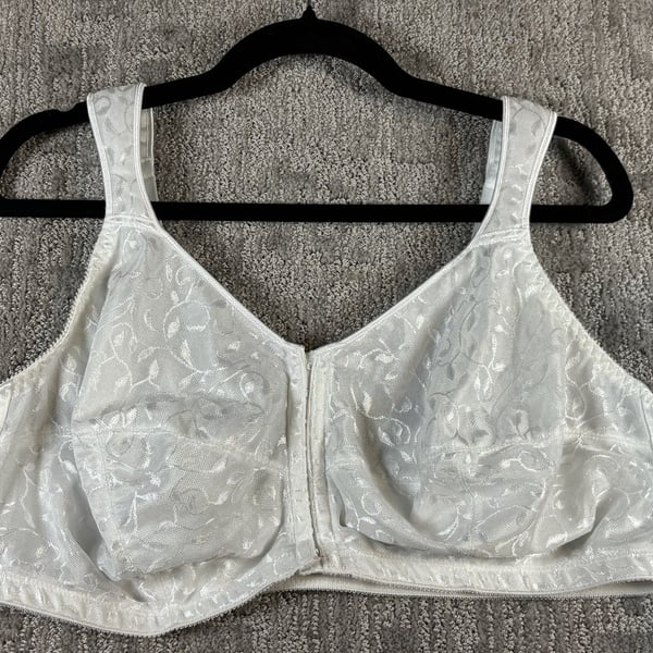 Just My Size Front Close Wirefree Bra Style 1107 White Size 50D 219