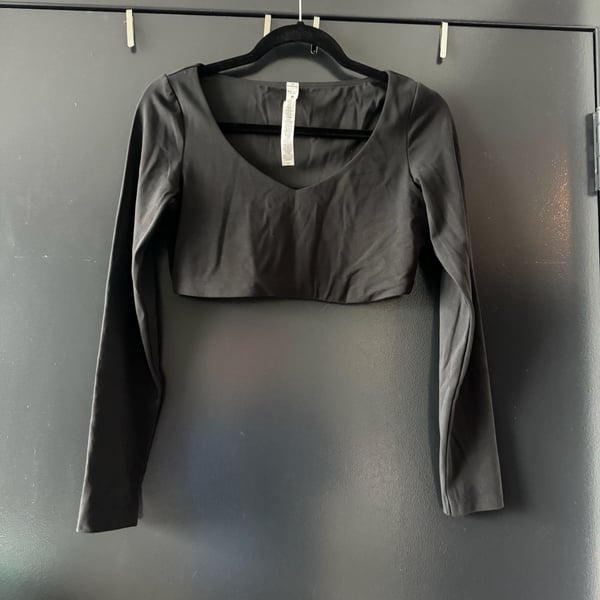 Black longsleeve crop workout top