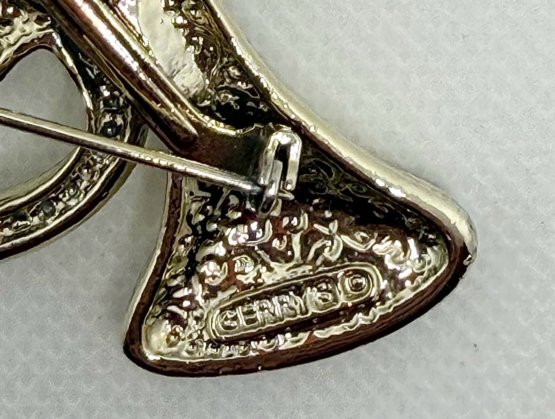 Vintage Gerry's Gold Tone Enamel French Horn Holly Berries Christmas Brooch Pin 5