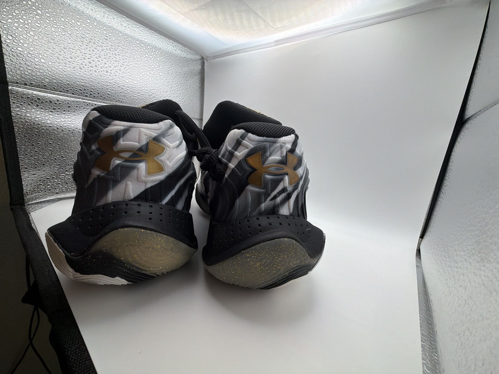 UA Spawn 4 Basketball Shoes Sneakers M 8.5 W 10 5