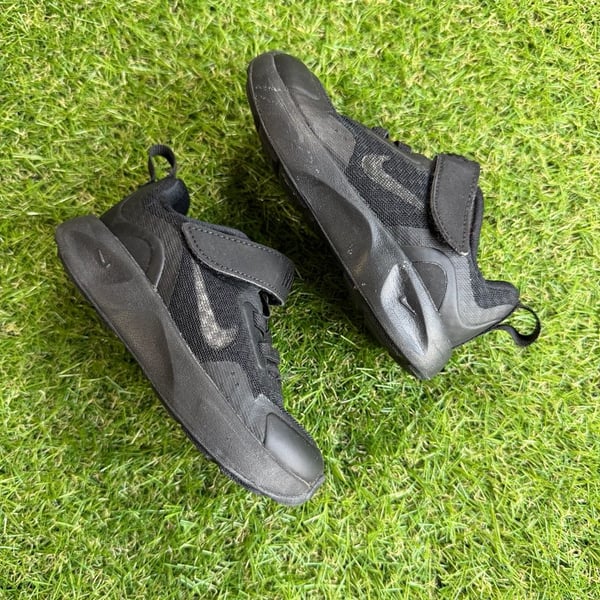 Nike Toddler Black Non Marking Velcro Sneakers CJ3818-001 Size 6C
