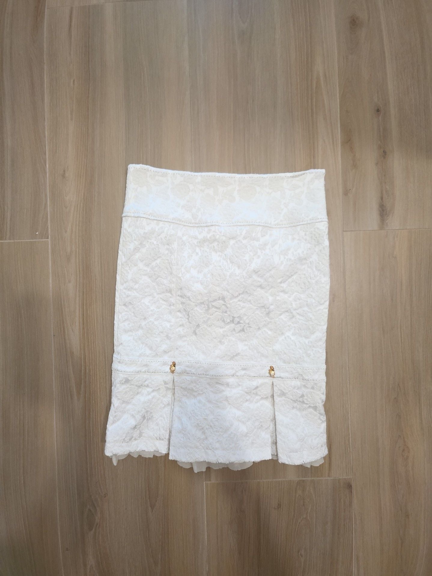Cache Luxe White Floral Lace Pleated Hem Mini Skirt 2