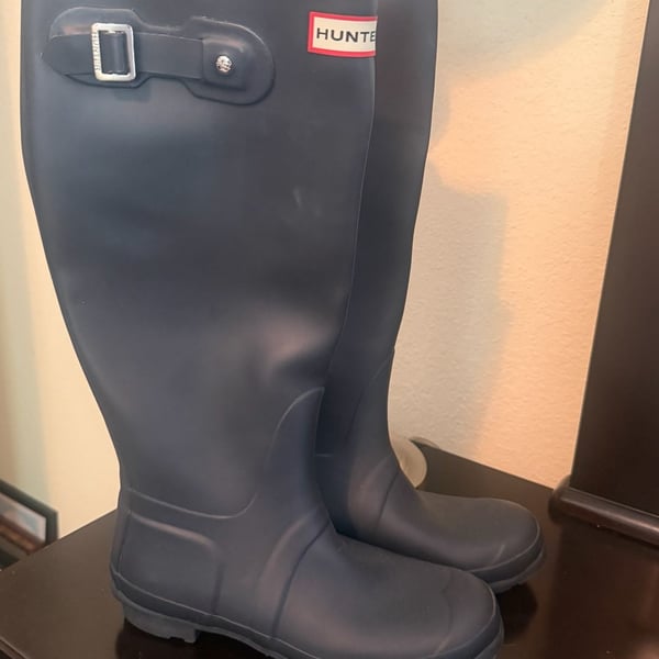 Hunter Women's Original Tall Rain Boots Navy Size US 8 / EU 39