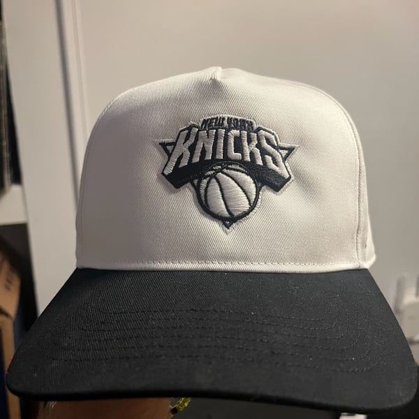 New York Knicks '47 White and Black Hitch Adjustable Hat