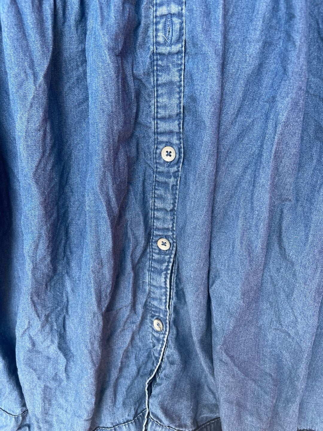 Size 10/12. Levi's Girls Denim Dress with Ruffled Sleeves and Button Front 4