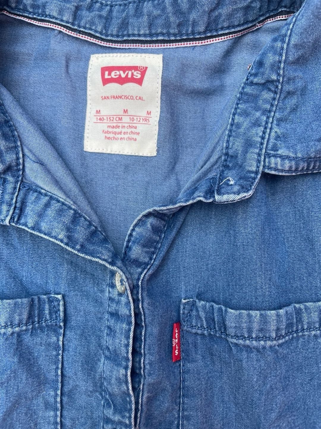 Size 10/12. Levi's Girls Denim Dress with Ruffled Sleeves and Button Front 6