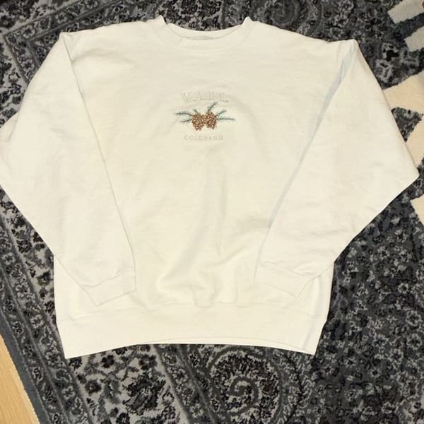 Vintage Vail Colorado Embroidered Pine Cone White Crewneck Sweatshirt