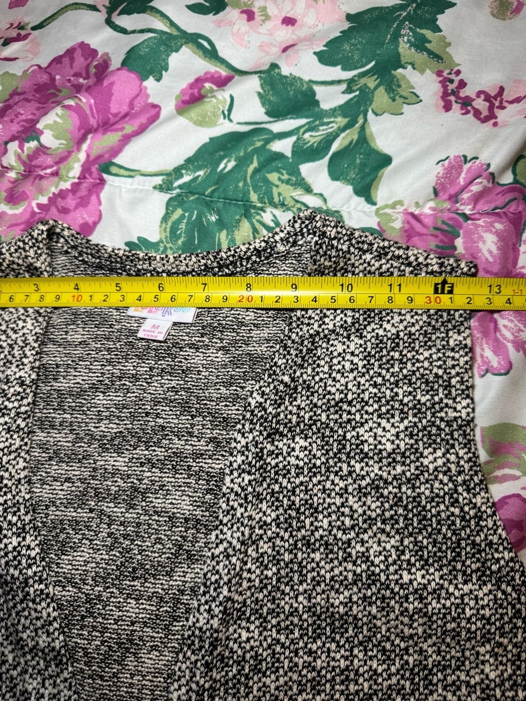 LulaRoe Women's Side Slit Marled Gray Knit Joy Long Line Duster Vest Size M 7