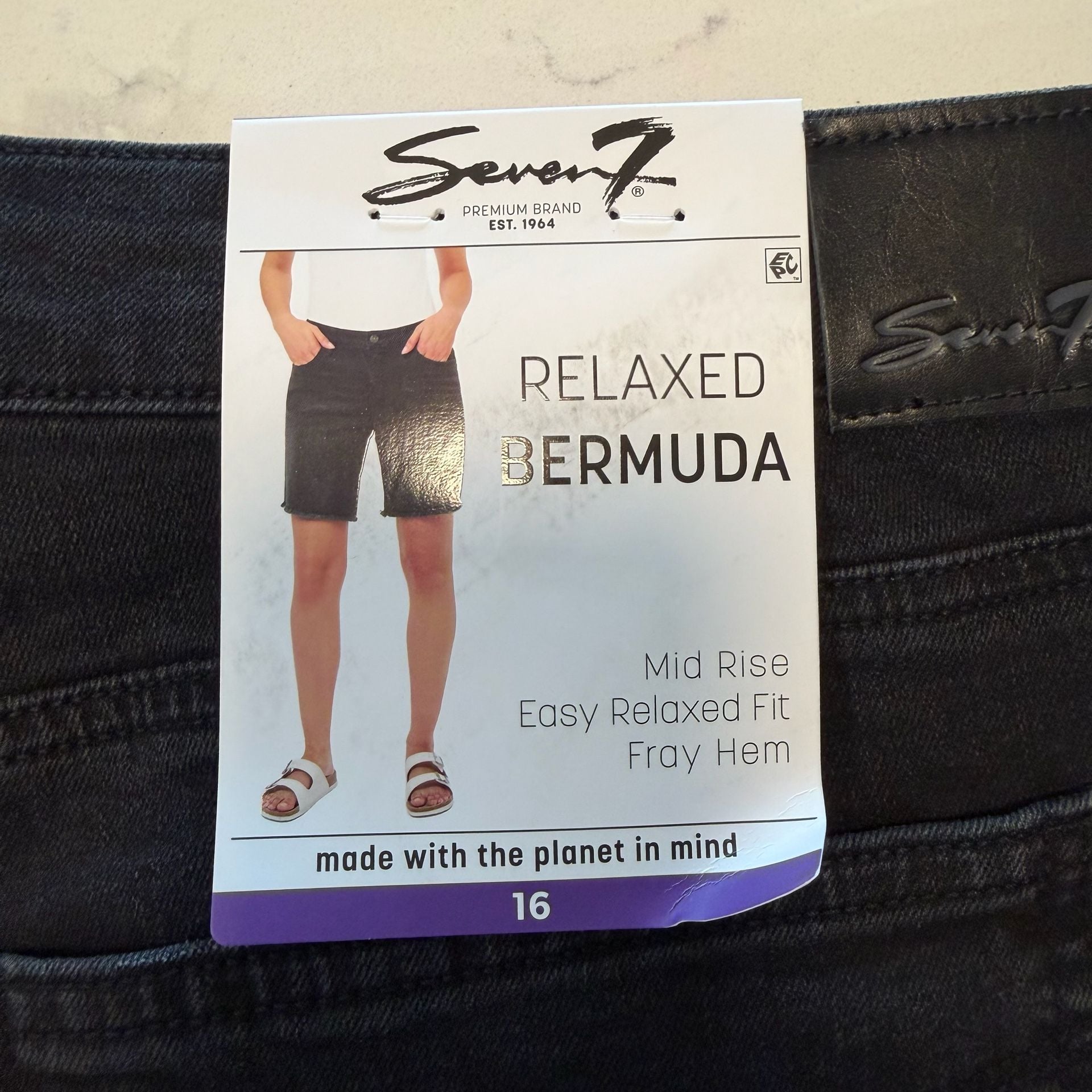 Seven7 Women's Relaxed Bermuda Mid Rise Denim Shorts Washed Black Size 16 4