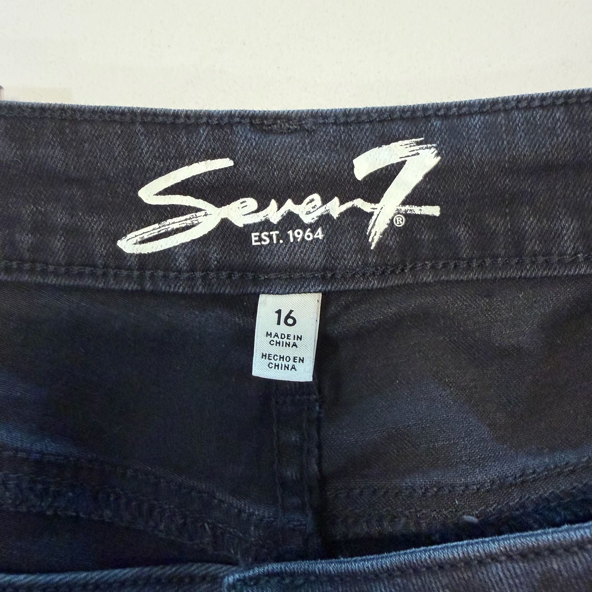 Seven7 Women's Relaxed Bermuda Mid Rise Denim Shorts Washed Black Size 16 6