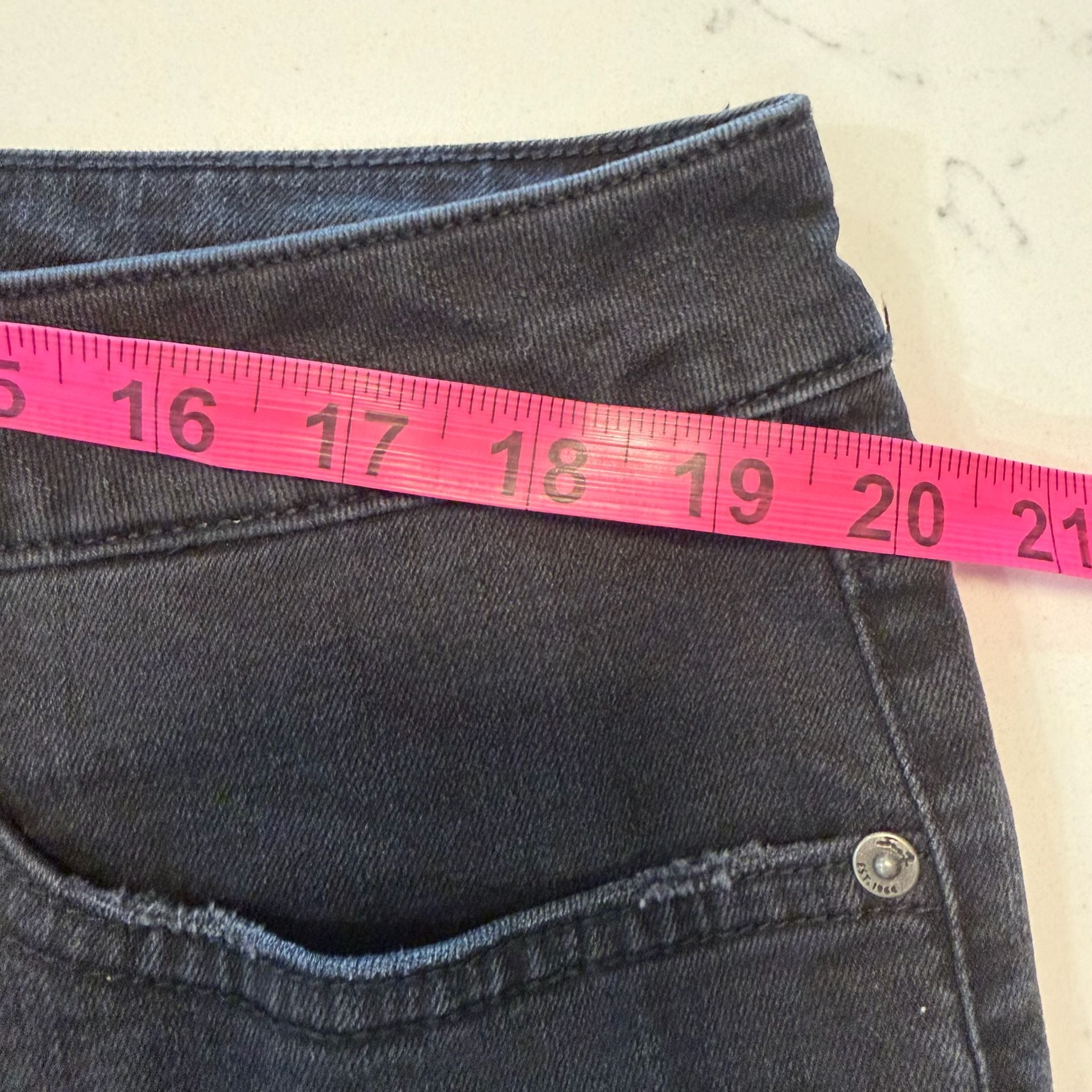 Seven7 Women's Relaxed Bermuda Mid Rise Denim Shorts Washed Black Size 16 8