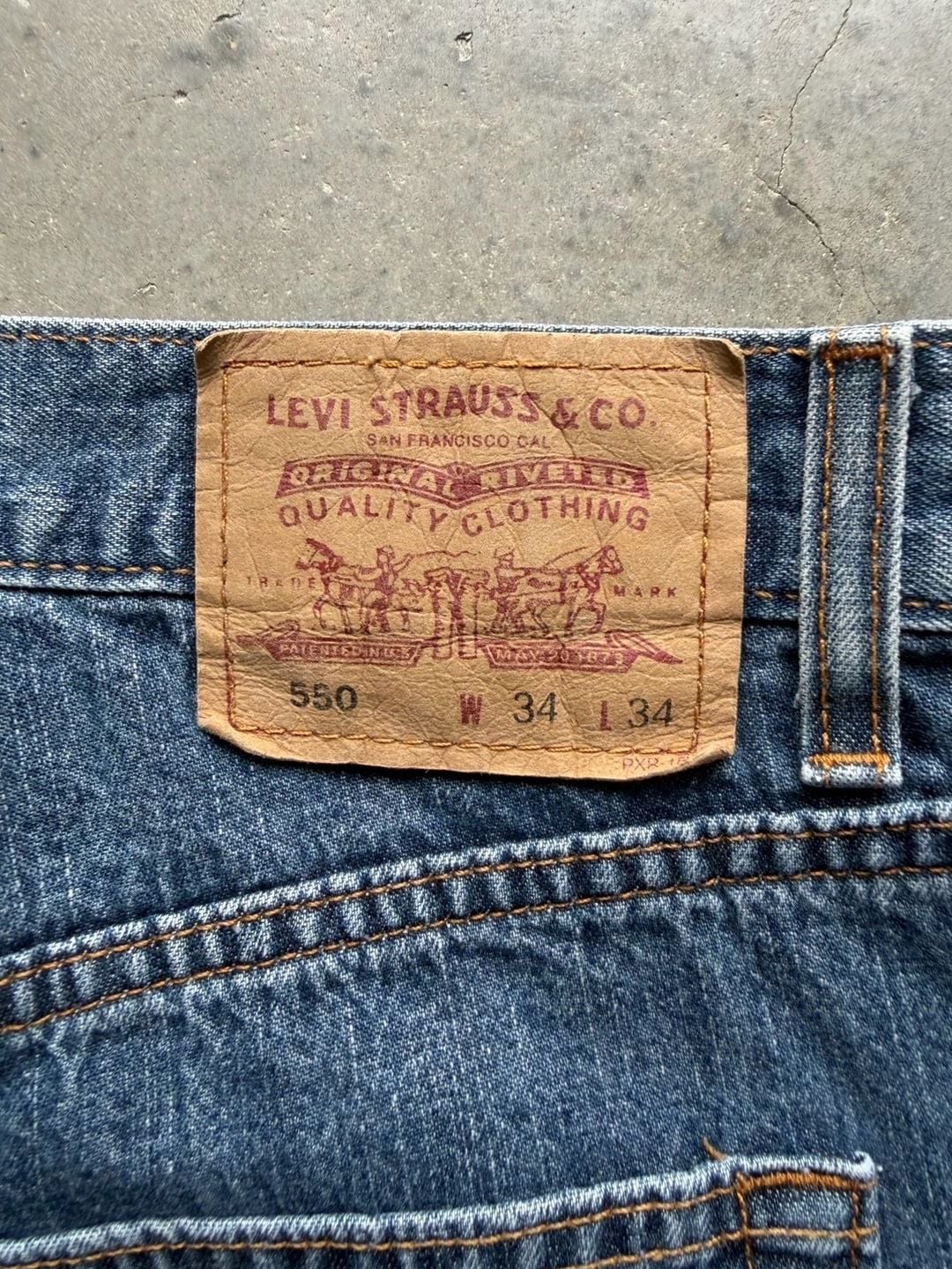 Vintage Y2K Faded Levi's 550 Jeans Men's Size 34x34 Straight Leg Denim Jeans 9
