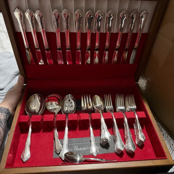Oneida Community Affection Silverplate Flatware Set with Wooden Box
