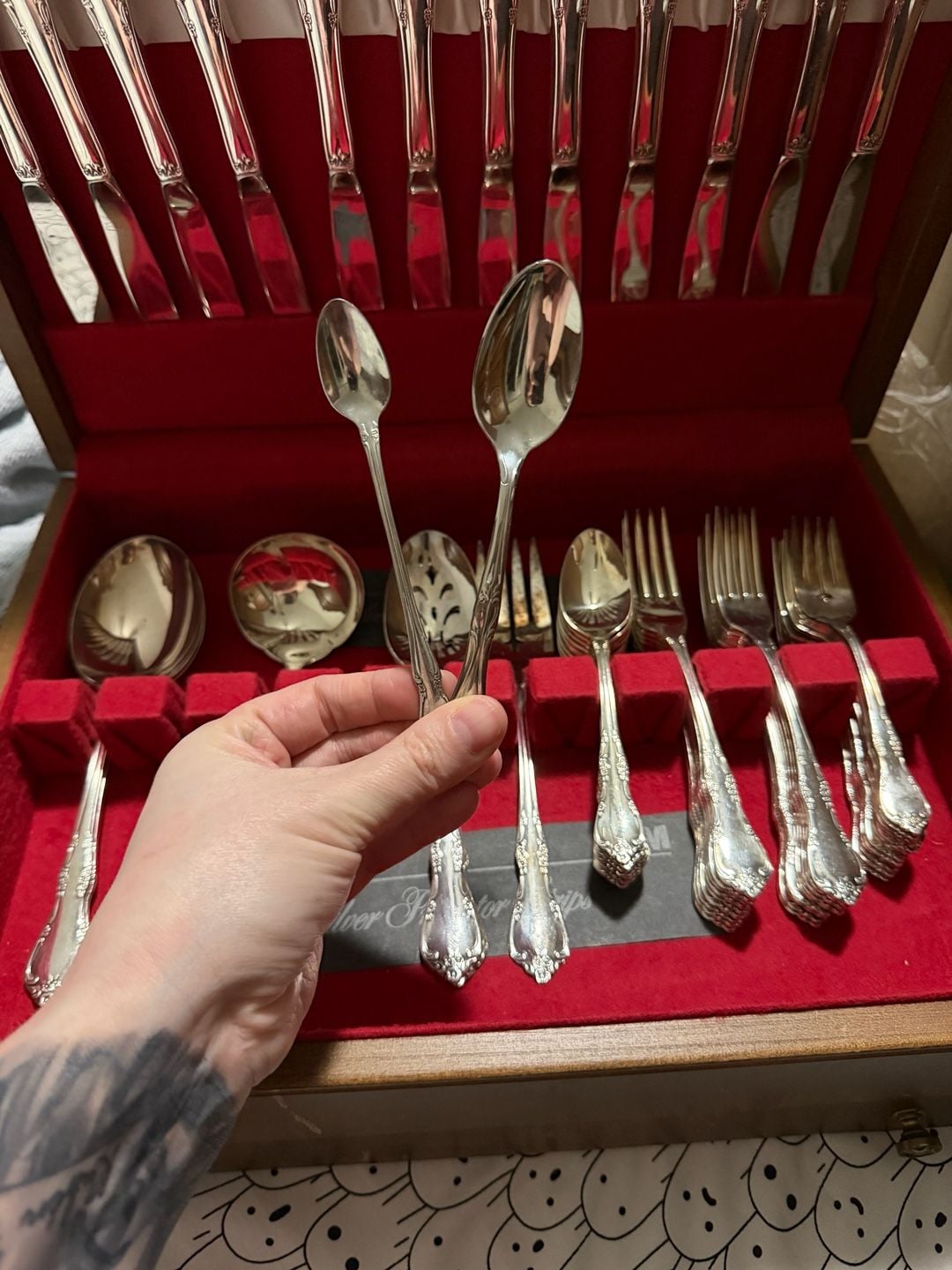 Oneida Community Affection Silverplate Flatware Set with Wooden Box 11