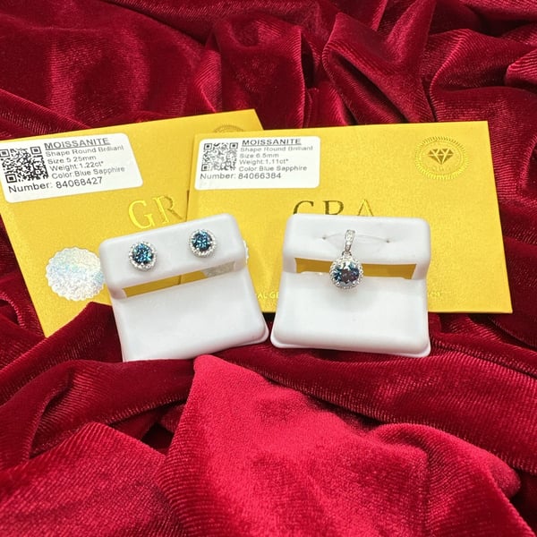 New 925 Sterling Silver Blue Sapphire Pendant & Stud Earrings Set