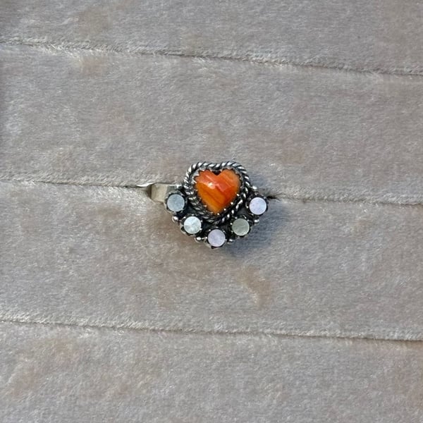 Southwest Sterling Silver Orange Spiny Oyster and Mother of Pearl Heart Ring