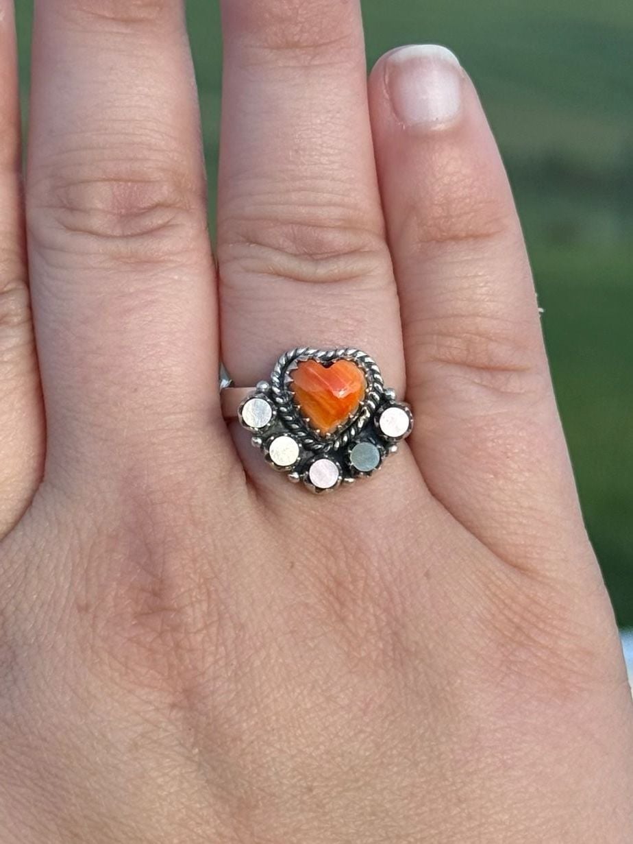 Southwest Sterling Silver Orange Spiny Oyster and Mother of Pearl Heart Ring 7