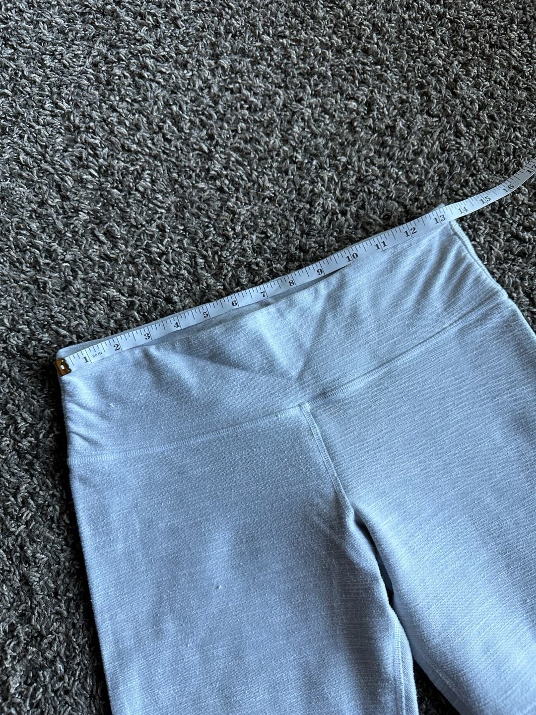 Lululemon Light Grey Textured Capri Leggings with Hem Cuffs 5