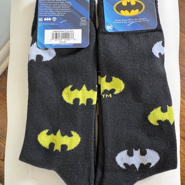 (2 pairs)DC Comics Batman Logo Pattern Crew Socks Shoe Size 6-12