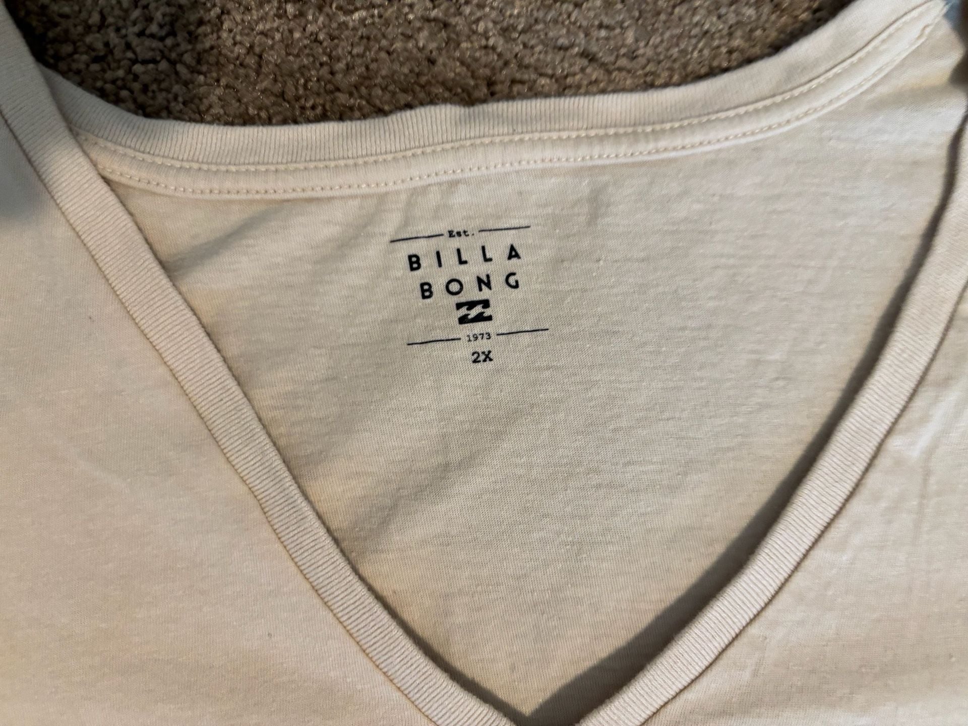 Billabong Under The Sun T-Shirt Womens 2X Cream V-Neck Graphic Wave Tee 4