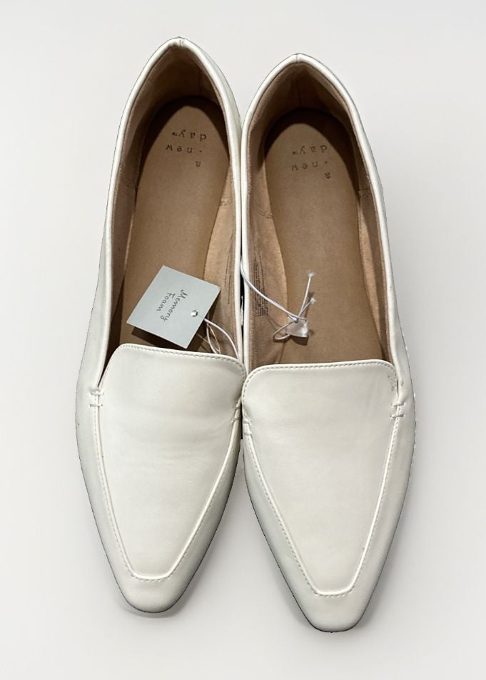 A New Day Women's White Pointed Toe Memory Foam Loafer Flats Size 11 2