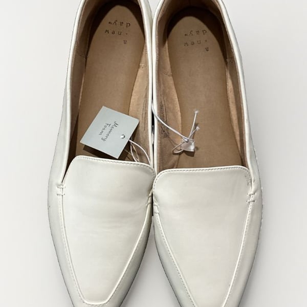 A New Day Women's White Pointed Toe Memory Foam Loafer Flats Size 11