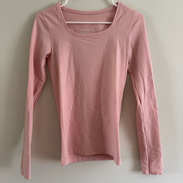White House Black Market Soft Pink Long Sleeve Scoop Neck Tee Size S